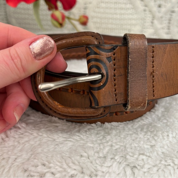 ROBERT GRAHAM |  Brown Tooled Genuine Leather Heart & Floral Belt - Picture 3 of 9